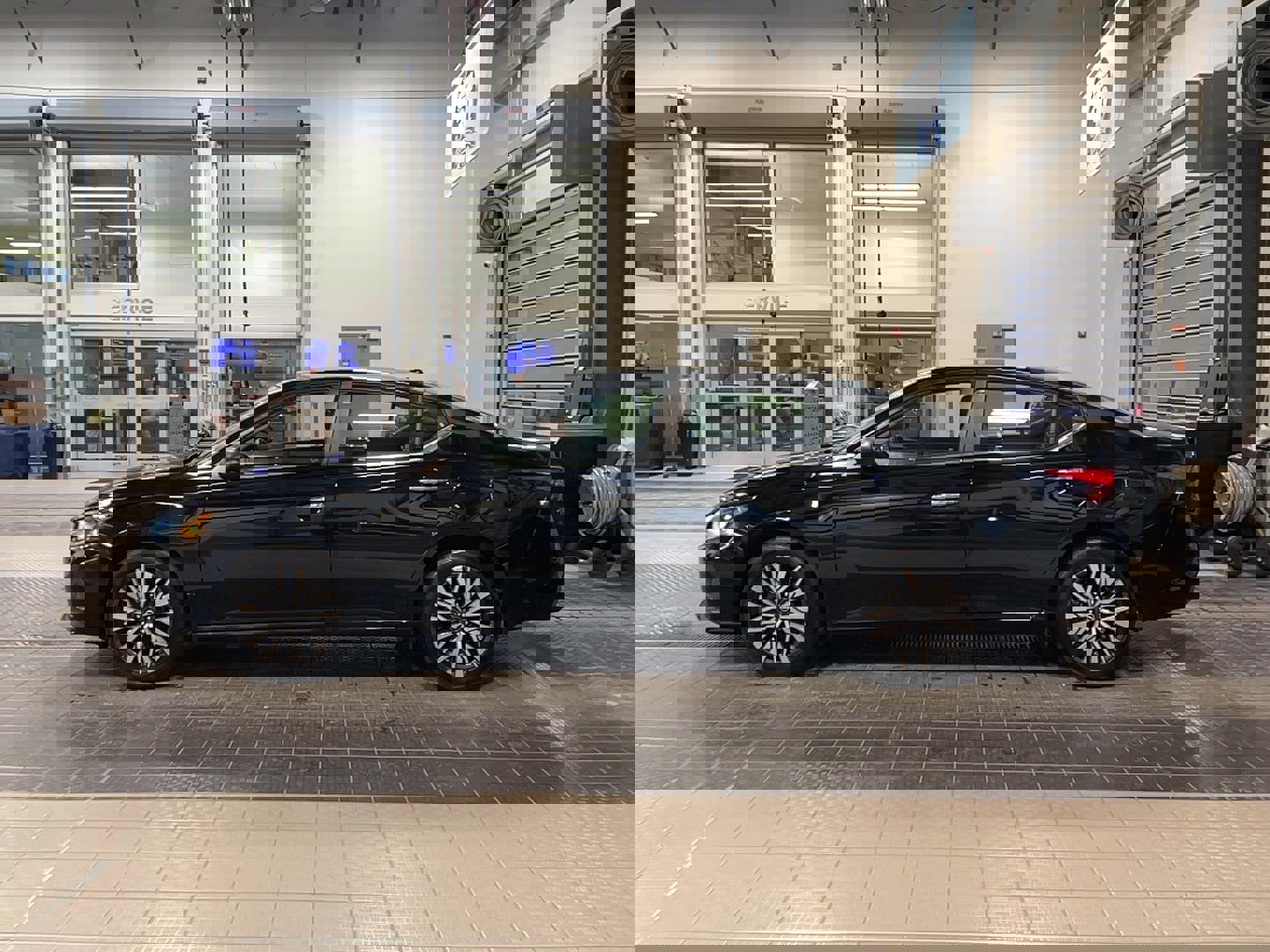 Used 2024 Nissan Altima 2.5 SV image 4