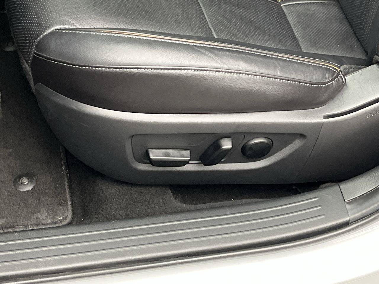 Used 2025 MAZDA CX-50 AWD 2.5 Hybrid w/ Premium Pkg image 12