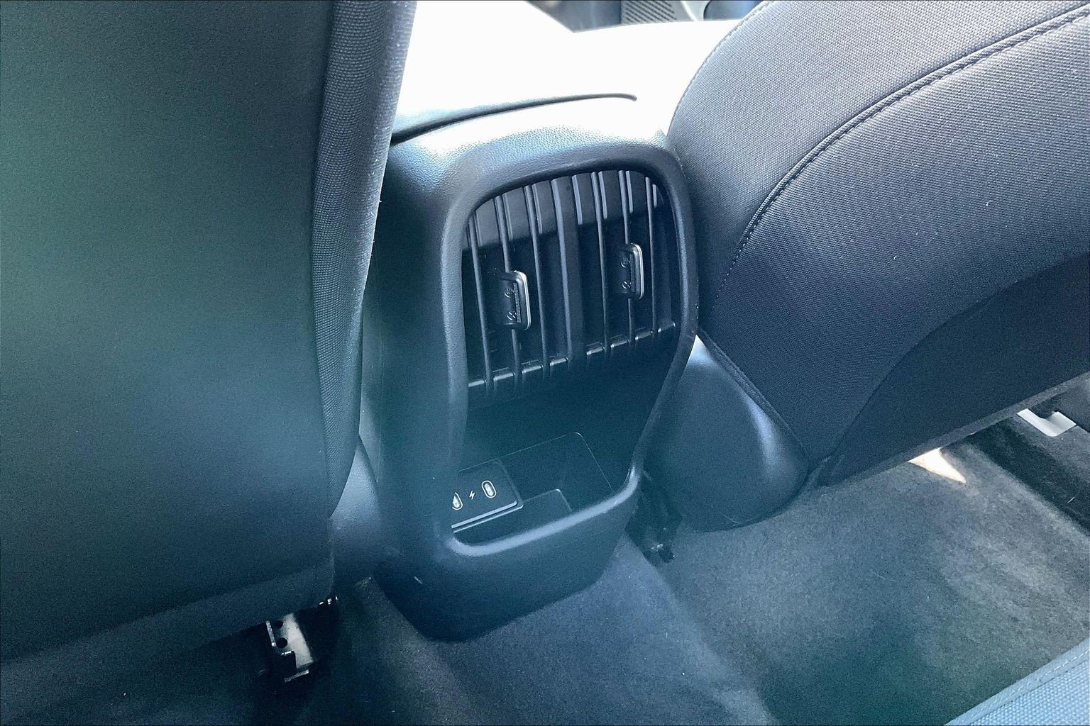 Used 2025 Hyundai Kona SEL FWD image 9