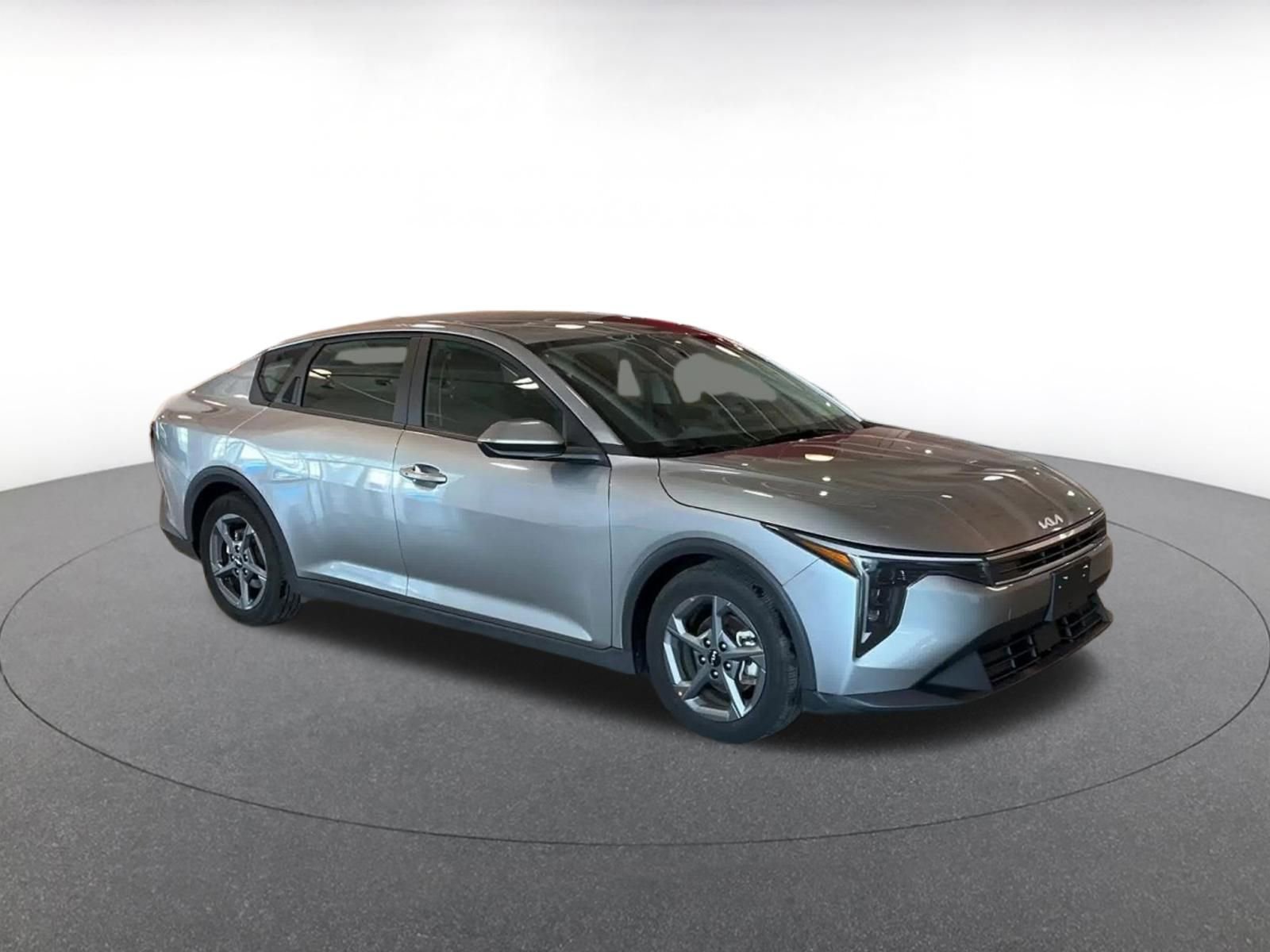 Used 2025 Kia K4 LXS image 2