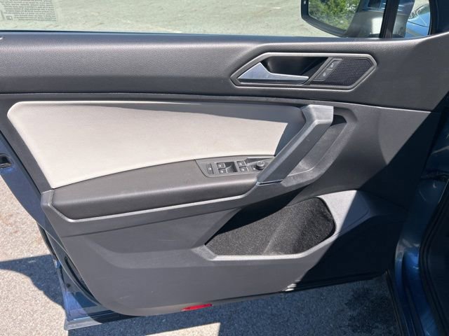 Used 2020 Volkswagen Tiguan SE w/ Panoramic Sunroof Package FWD image 16