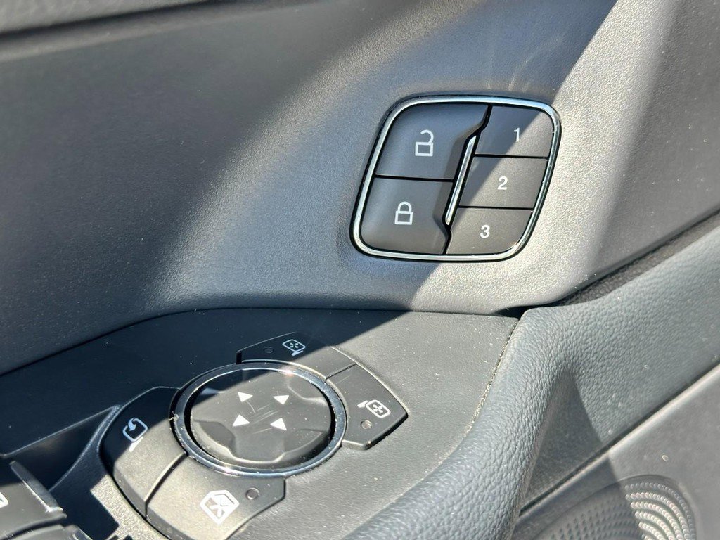 Used 2024 Ford Expedition XLT image 19