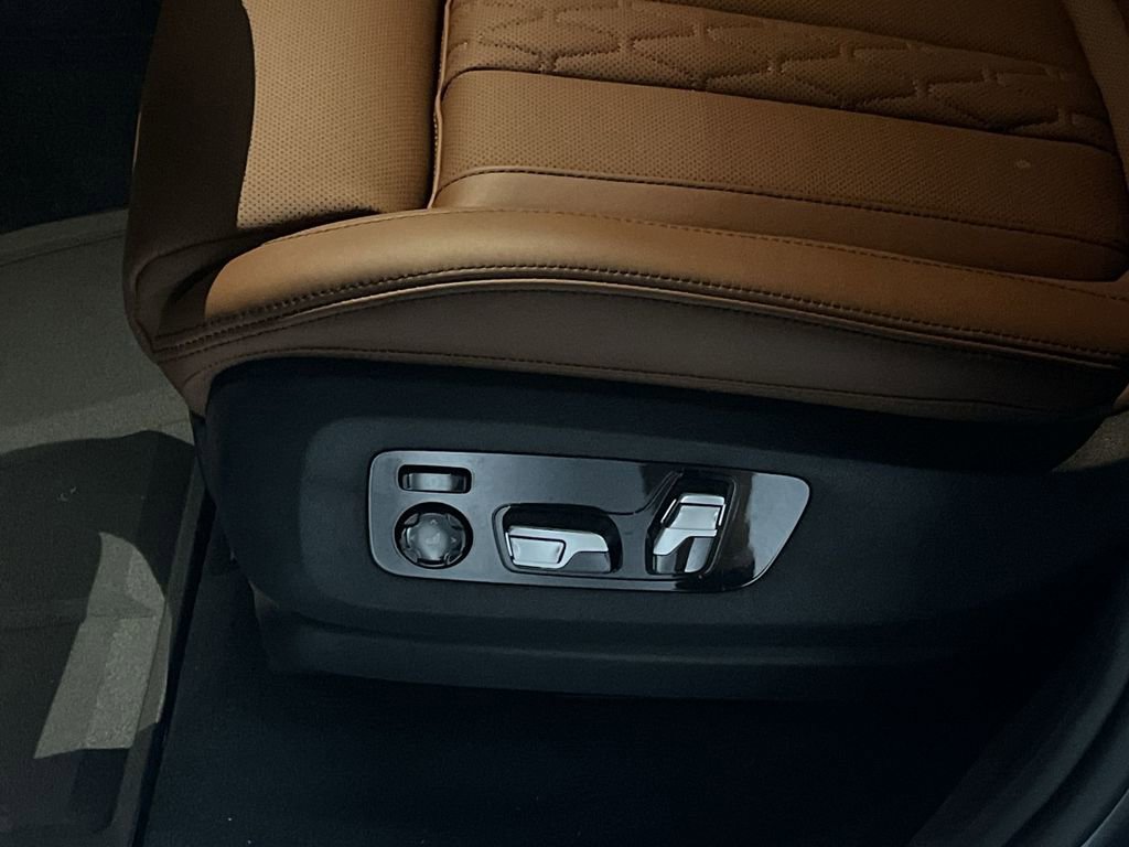 New 2026 BMW X7 M60i image 12