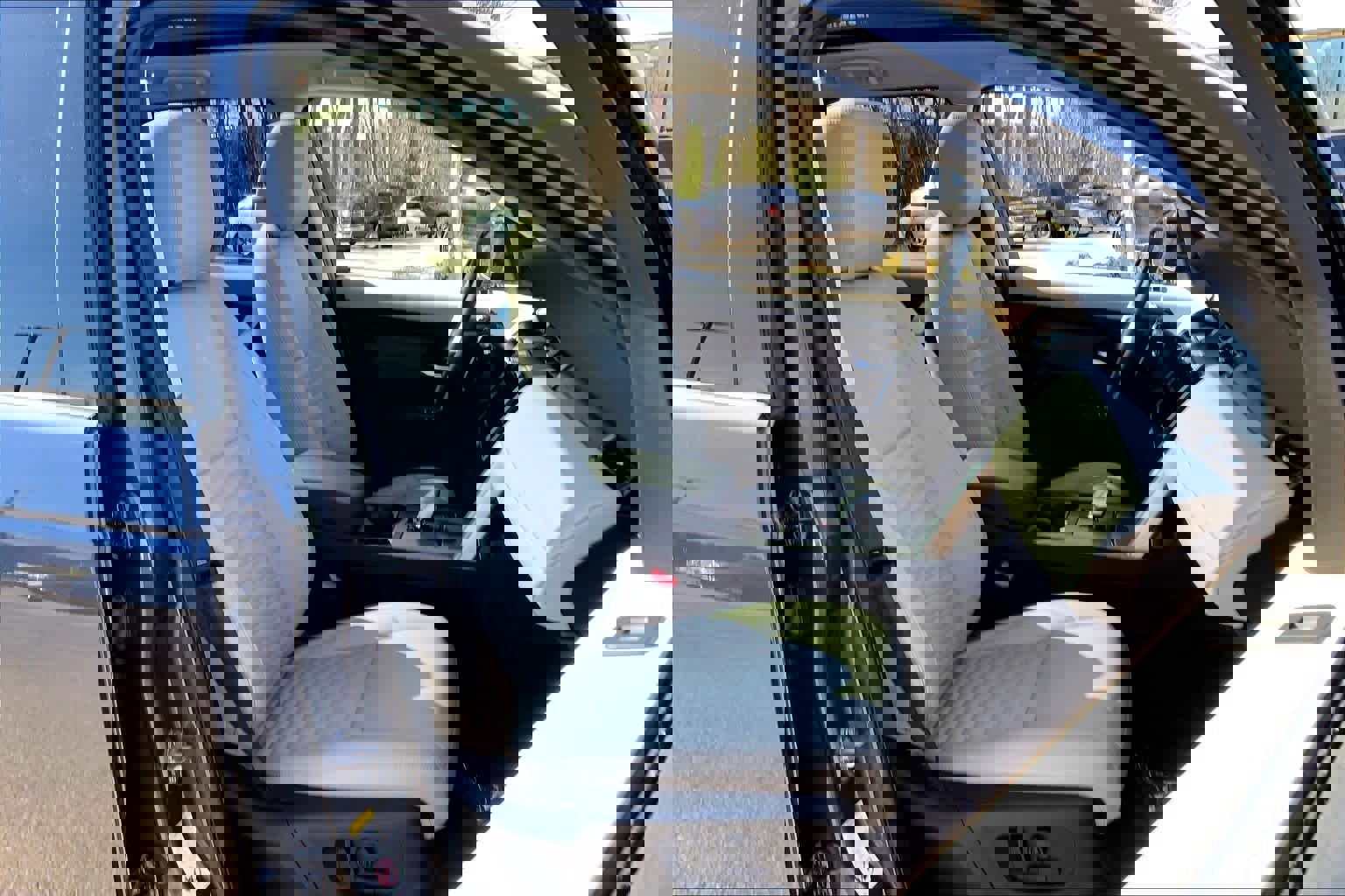 Used 2025 Land Rover Discovery Sport S image 8