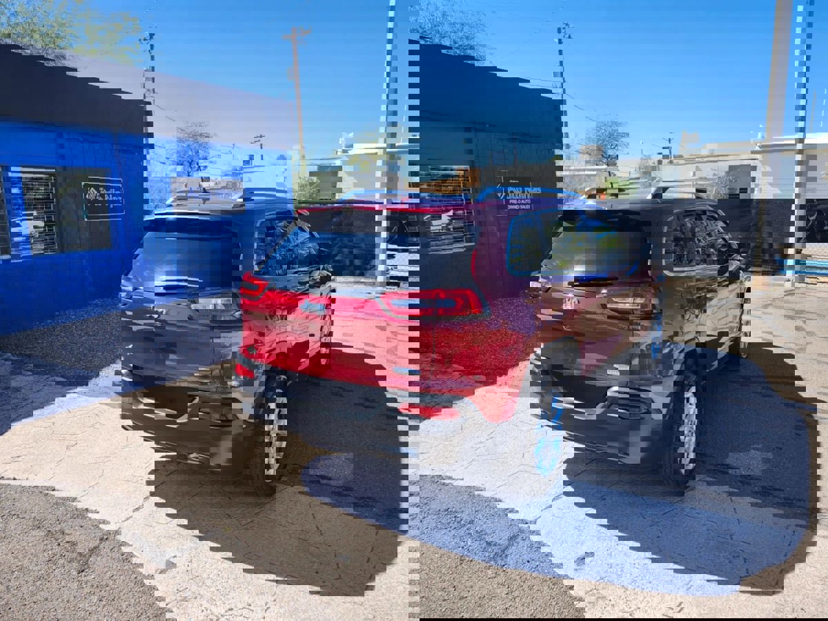 Used 2017 Jeep Cherokee Latitude image 11