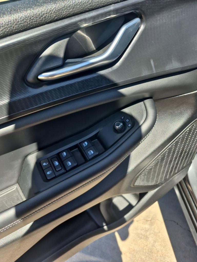 Used 2025 Jeep Grand Cherokee Altitude image 14