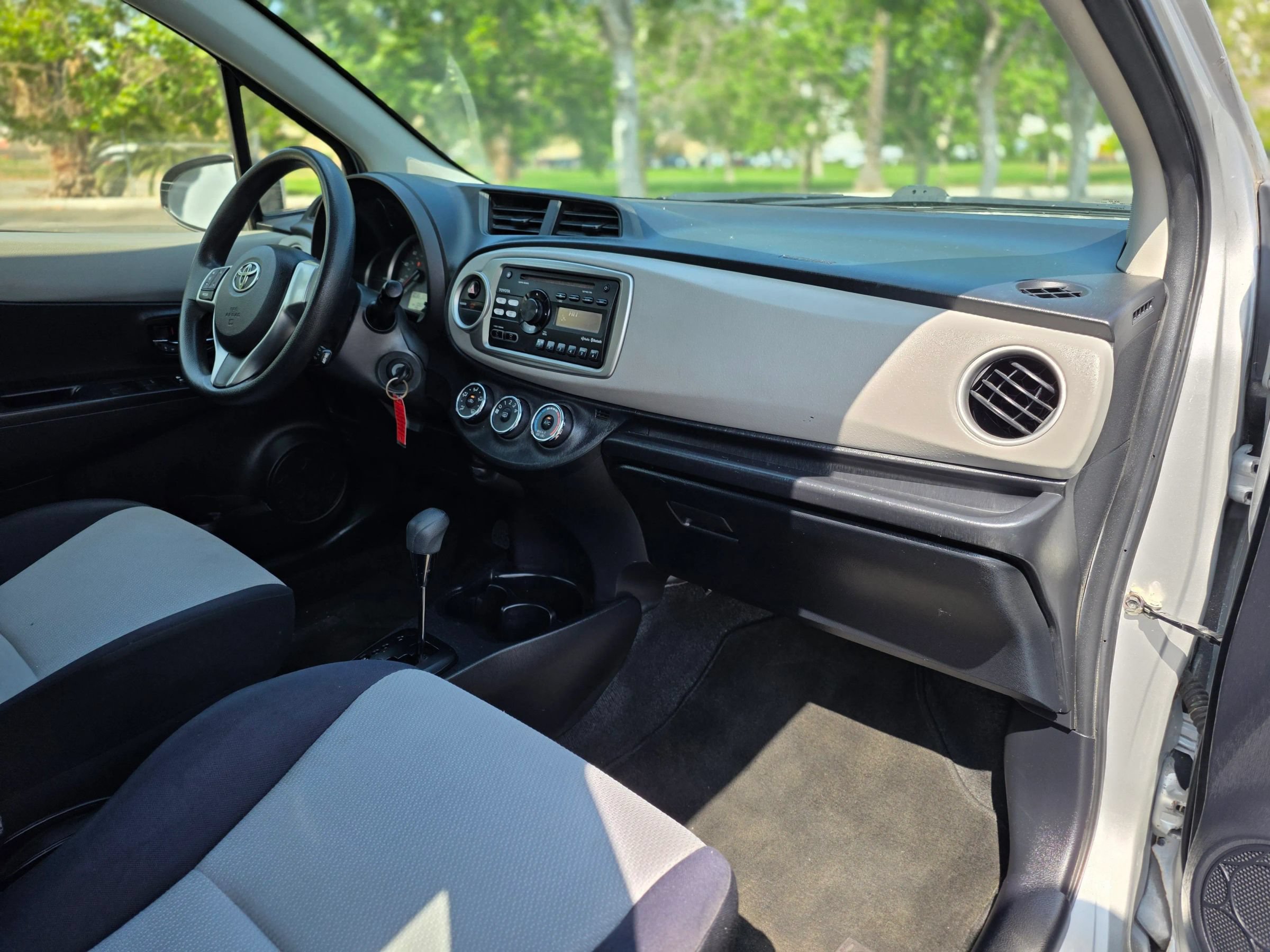 Used 2013 Toyota Yaris LE FWD image 14
