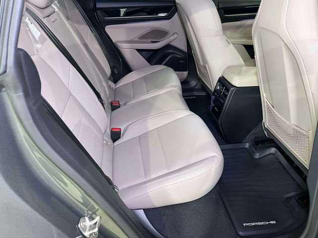 New 2026 Porsche Macan 4 Electric image 24