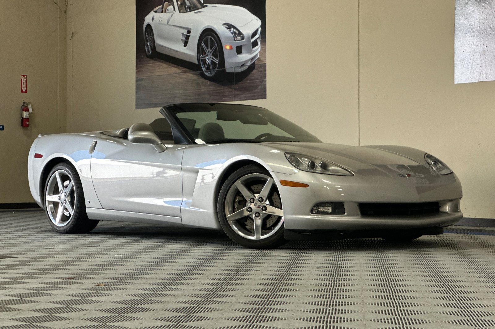 Used 2007 Chevrolet Corvette Convertible w/ Preferred Equipment Group RWD image 2