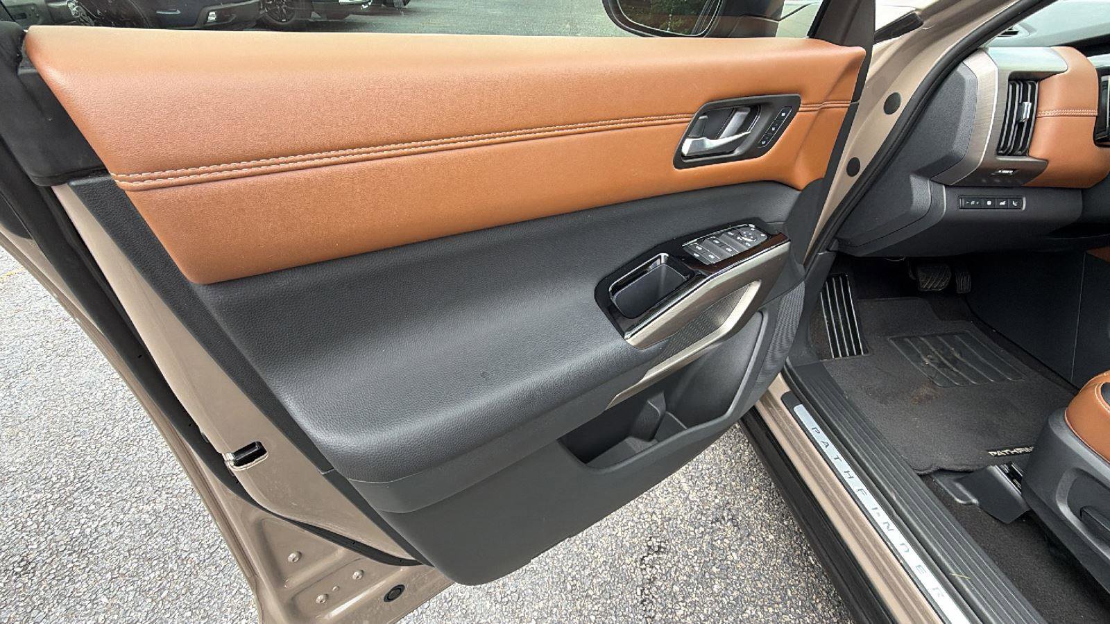 Used 2024 Nissan Pathfinder Platinum w/ Cargo Package FWD image 11