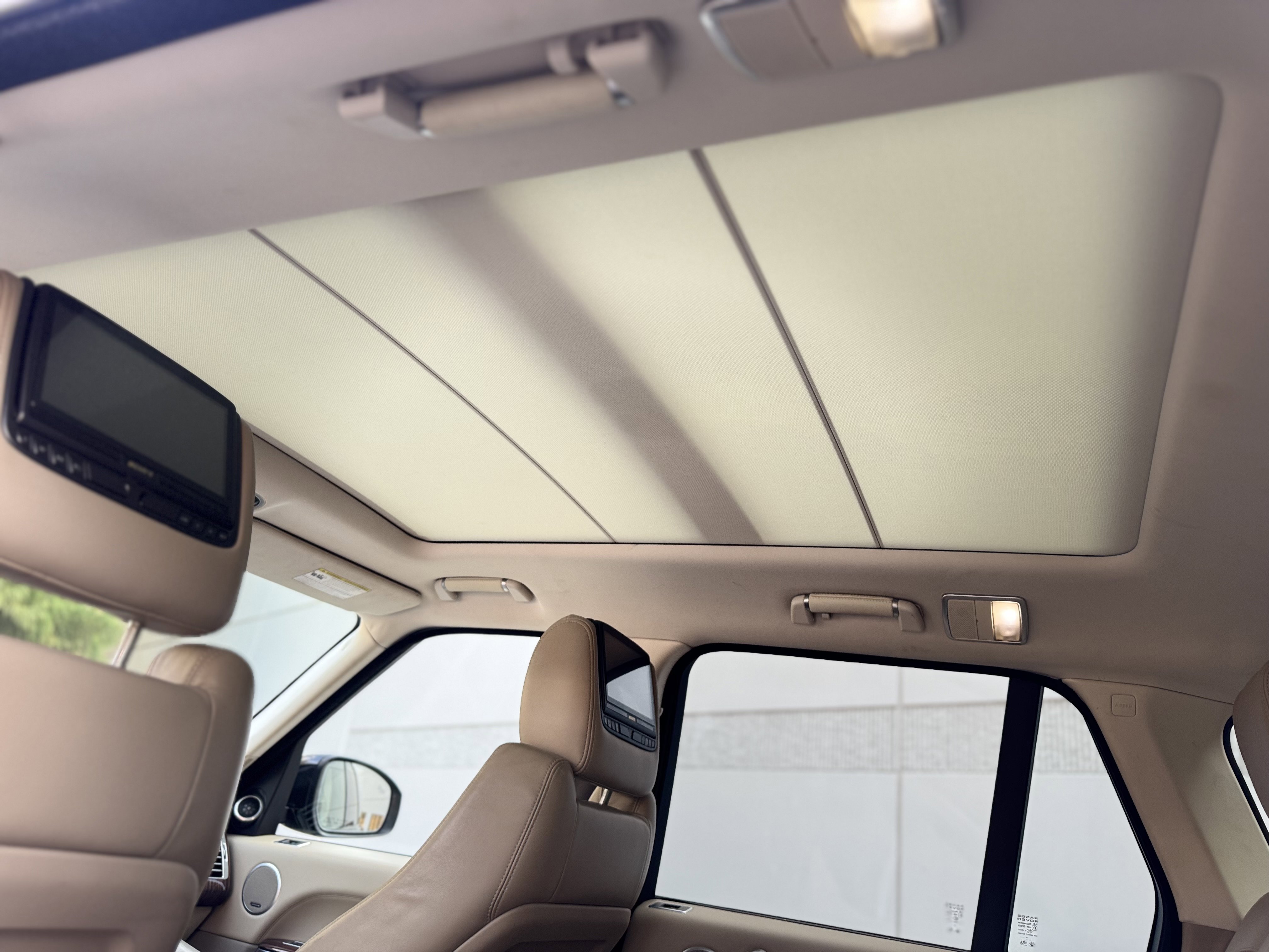 Used 2015 Land Rover Range Rover HSE image 22