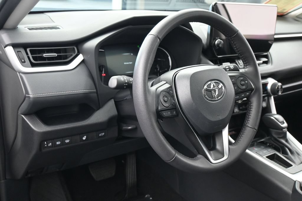 Used 2025 Toyota RAV4 XLE Premium FWD image 15