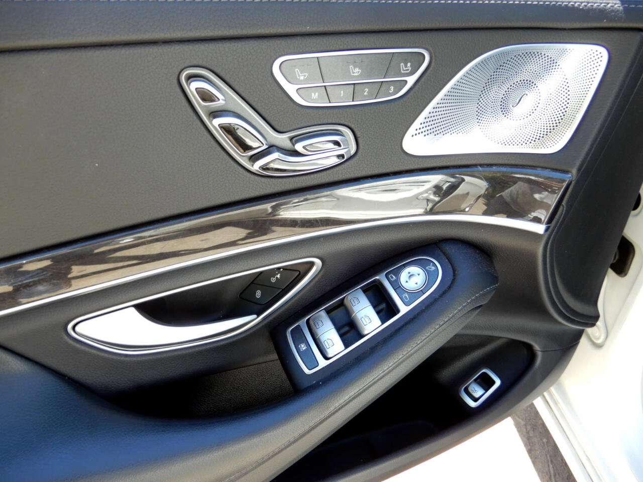 Used 2017 Mercedes-Benz S 550 Sedan image 20