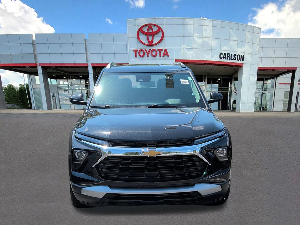 Used 2025 Chevrolet TrailBlazer LT AWD/4WD image 2