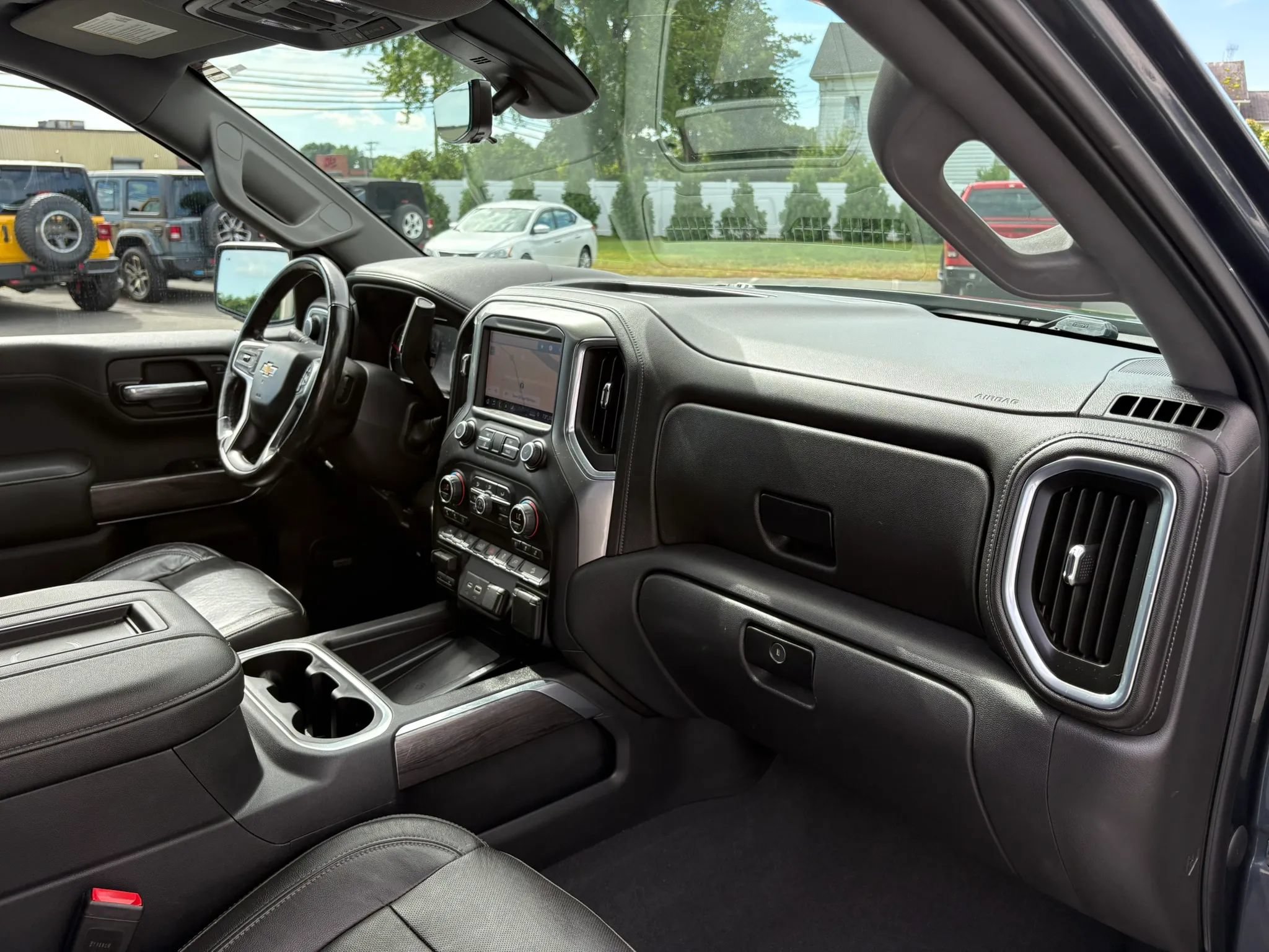 Used 2019 Chevrolet Silverado 1500 LTZ w/ LTZ Premium Package AWD/4WD image 17