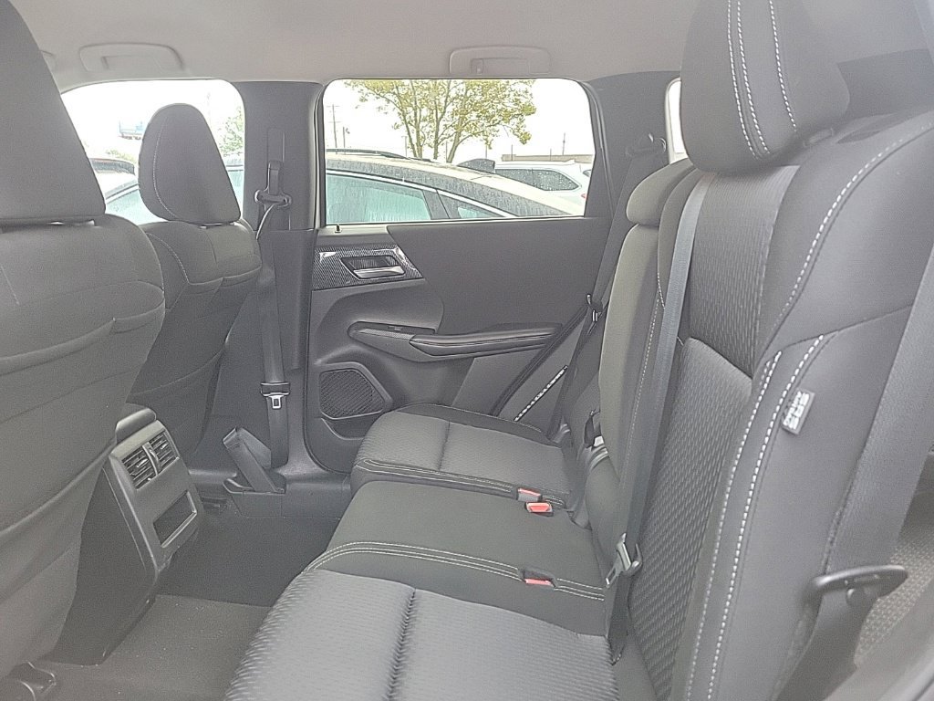 Used 2023 Mitsubishi Outlander ES AWD/4WD image 12