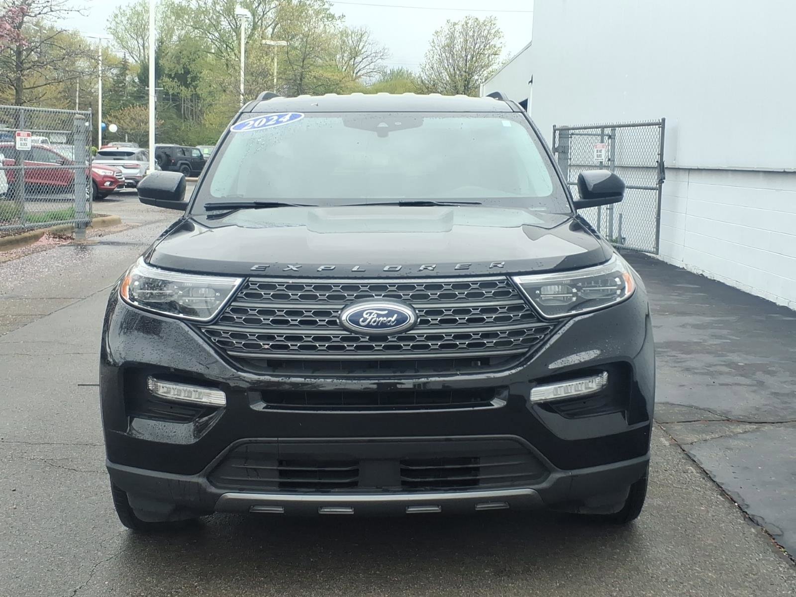 Certified 2024 Ford Explorer XLT w/ Equipment Group 202A AWD/4WD image 2