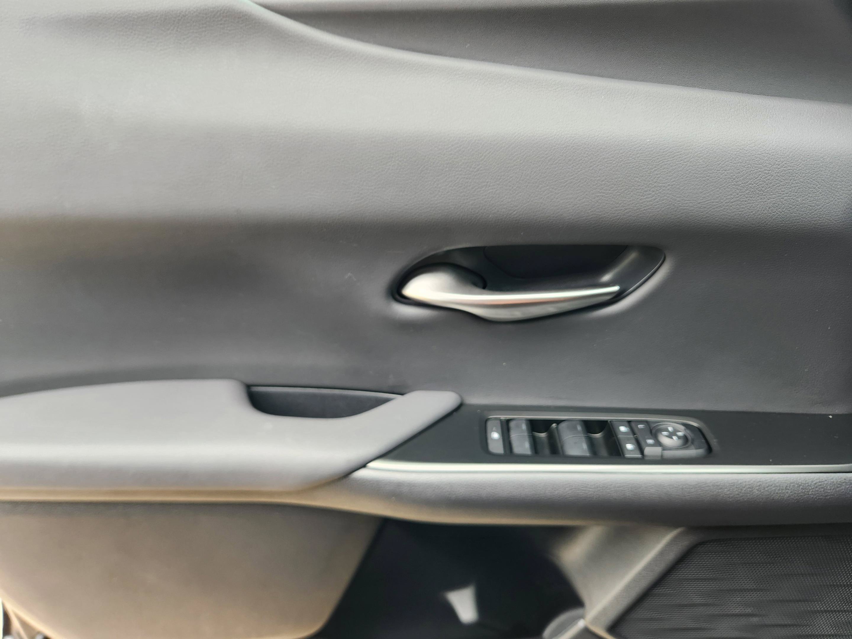 Used 2025 Lexus UX 300h FWD image 17