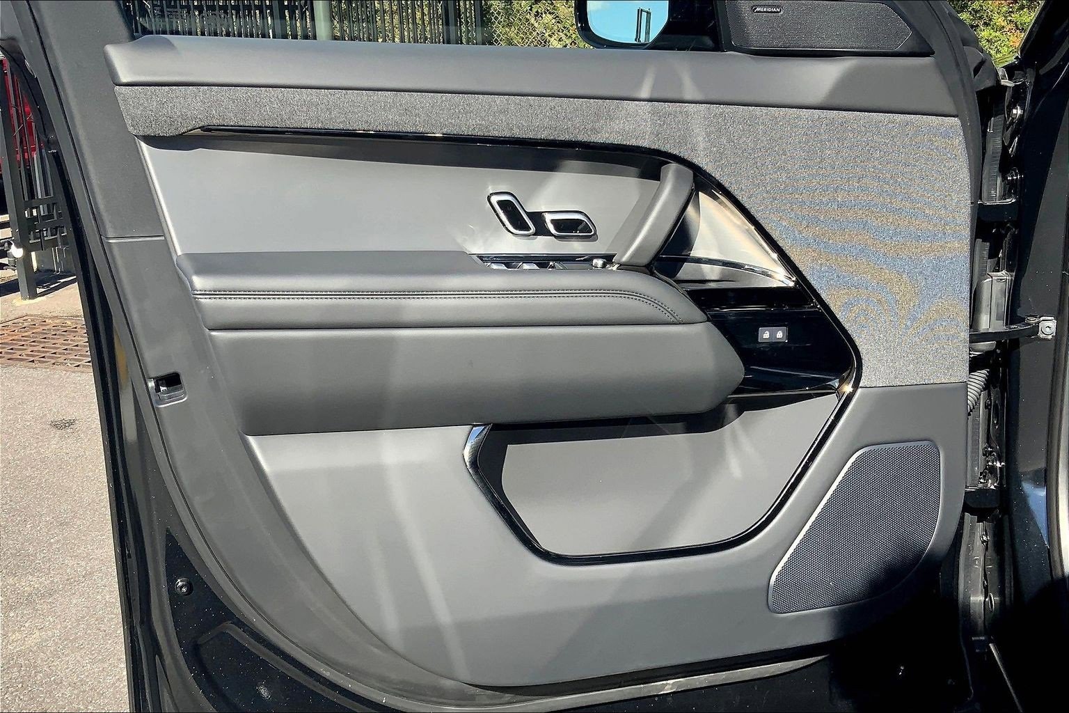 Used 2025 Land Rover Range Rover Sport image 21