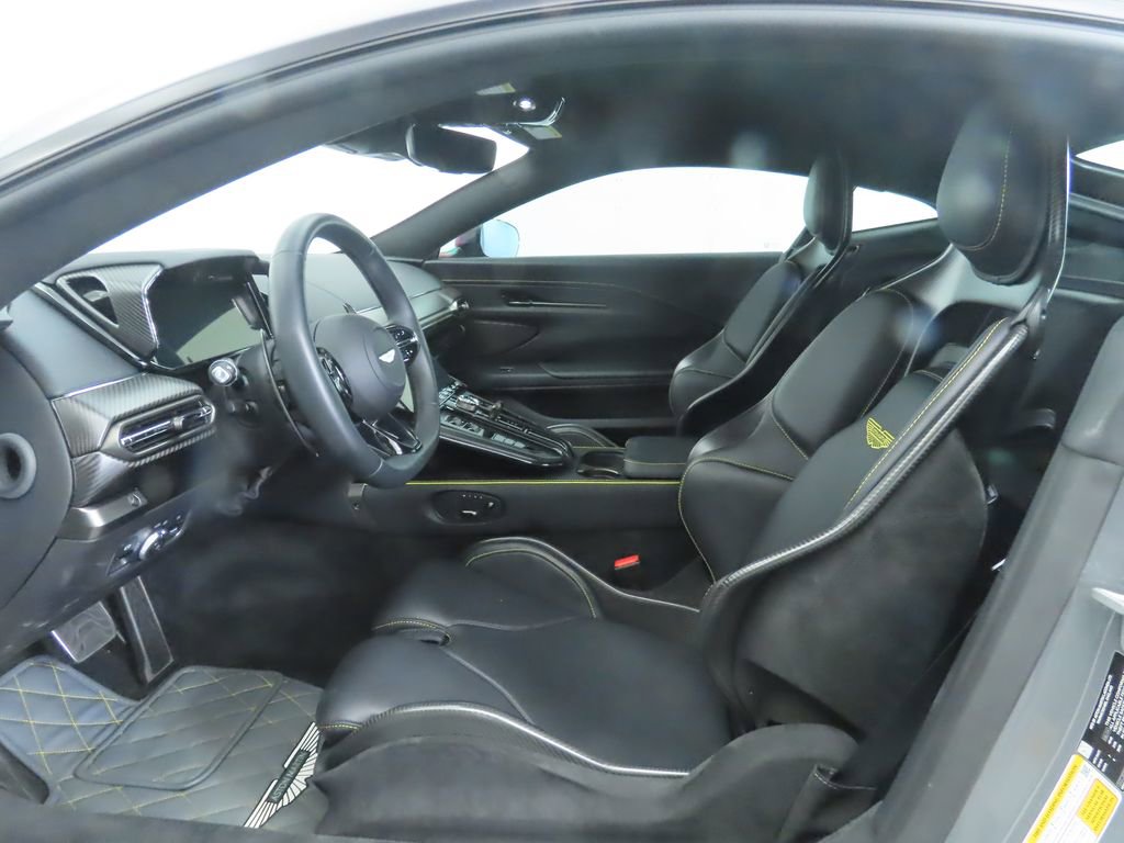 Used 2025 Aston Martin V8 Vantage Coupe image 20