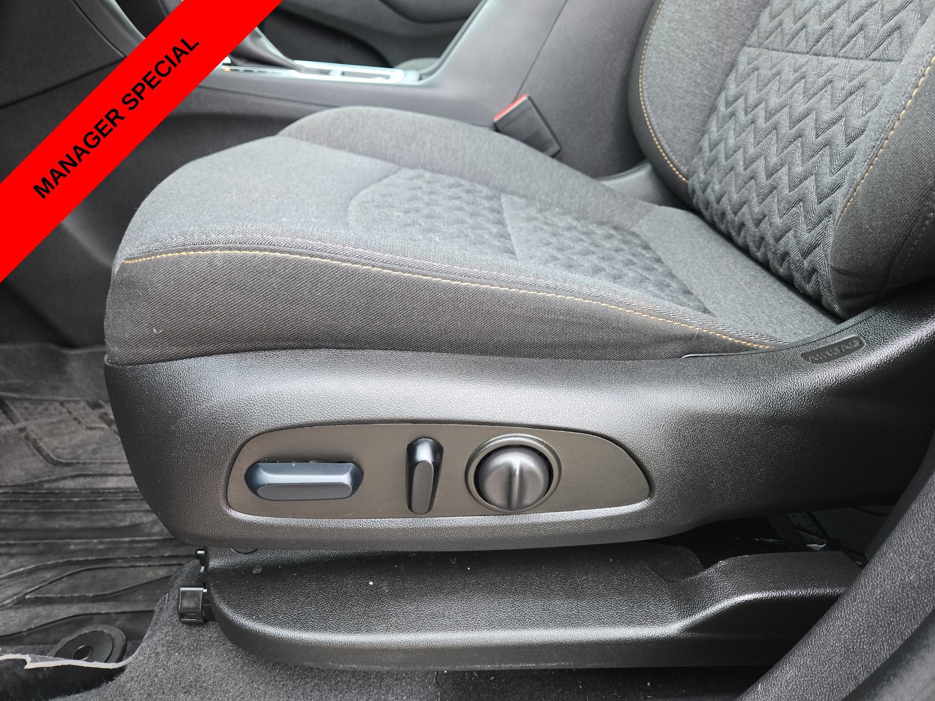 Used 2024 Chevrolet Equinox LT w/ LPO, Floor Liner Package FWD image 17