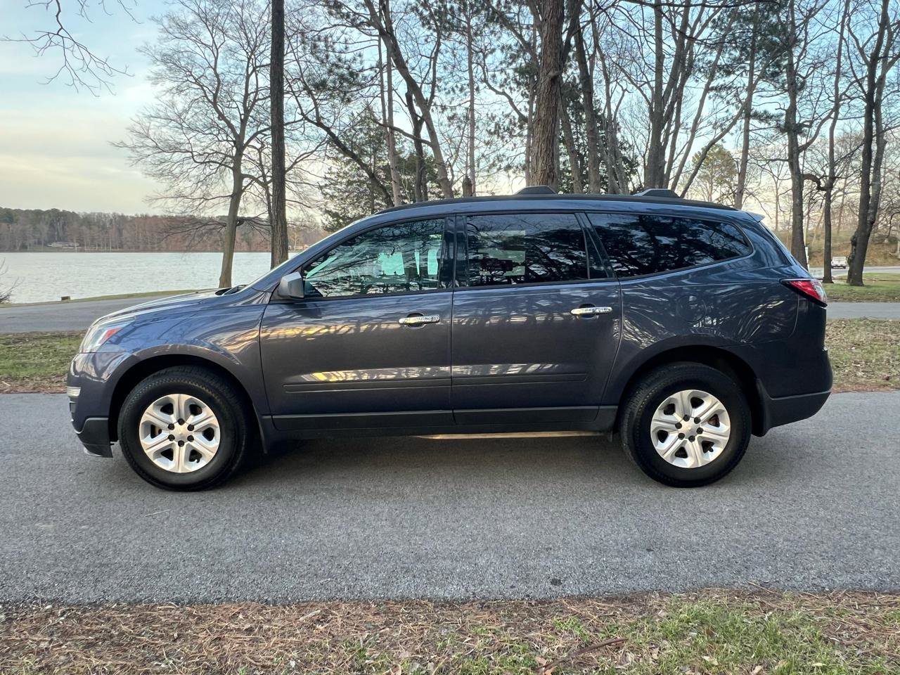 Used 2013 Chevrolet Traverse LS image 1