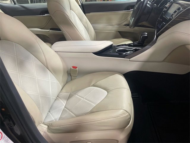 Used 2018 Toyota Camry XLE image 23