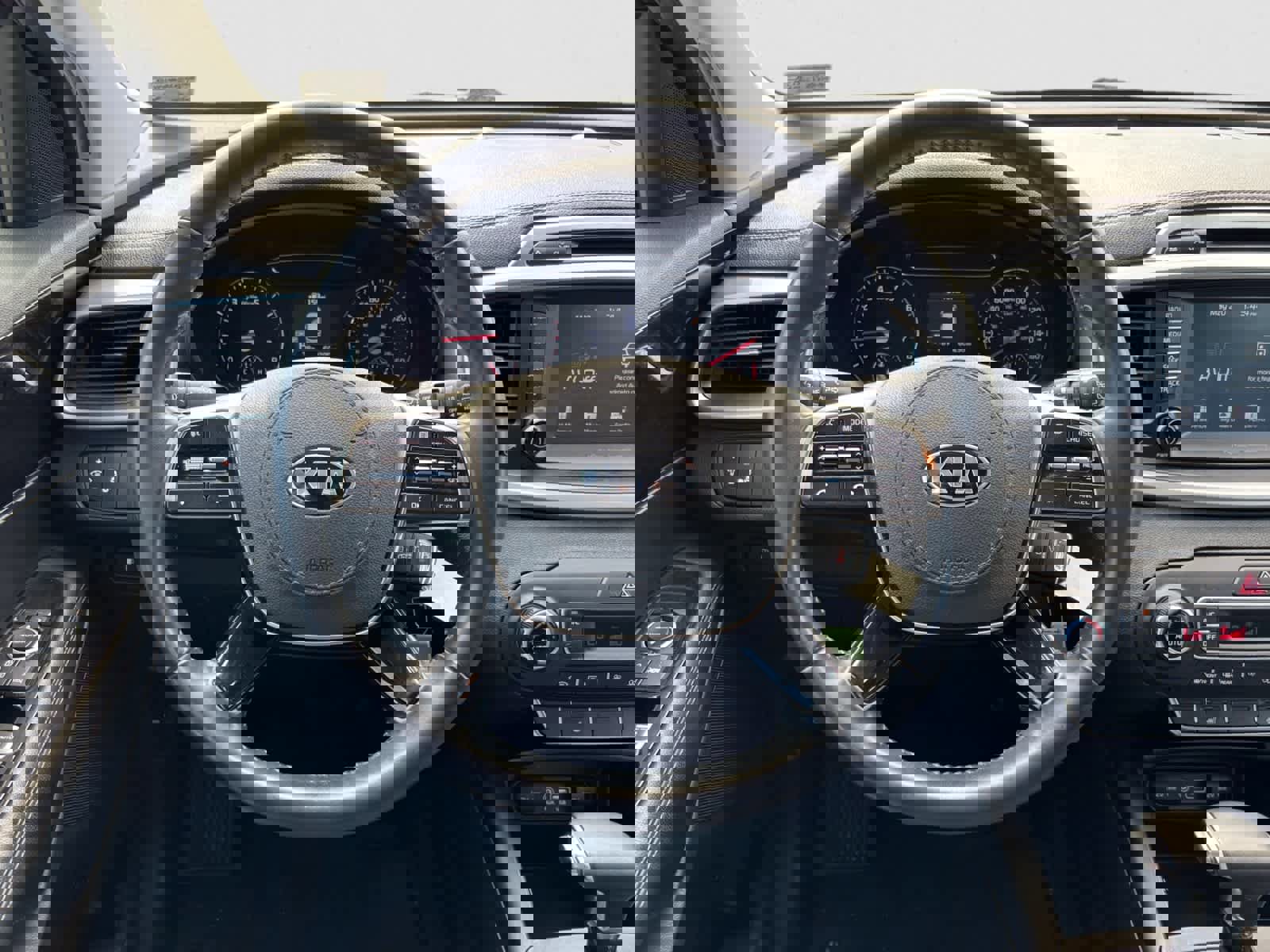 Used 2019 Kia Sorento LX w/ LX Convenience Package image 14