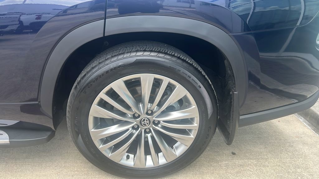 Used 2025 Toyota Highlander Platinum image 20