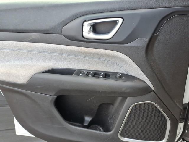 Used 2024 Jeep Compass Latitude AWD/4WD image 16
