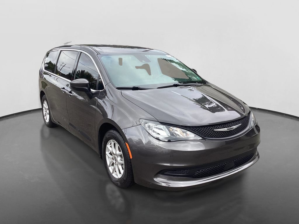 Used 2022 Chrysler Voyager LX FWD image 3