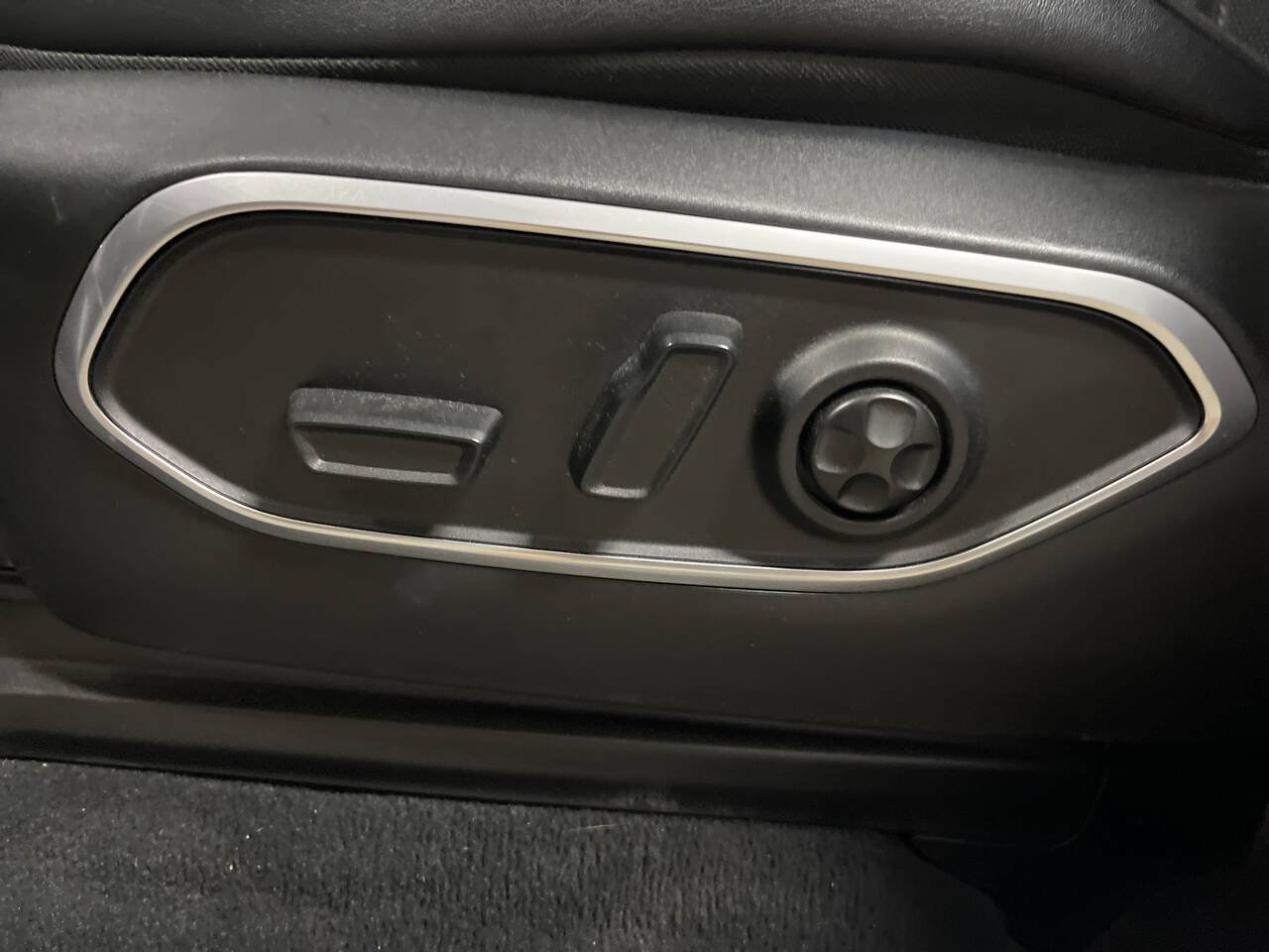 Used 2025 Jeep Wagoneer Series II AWD/4WD image 16
