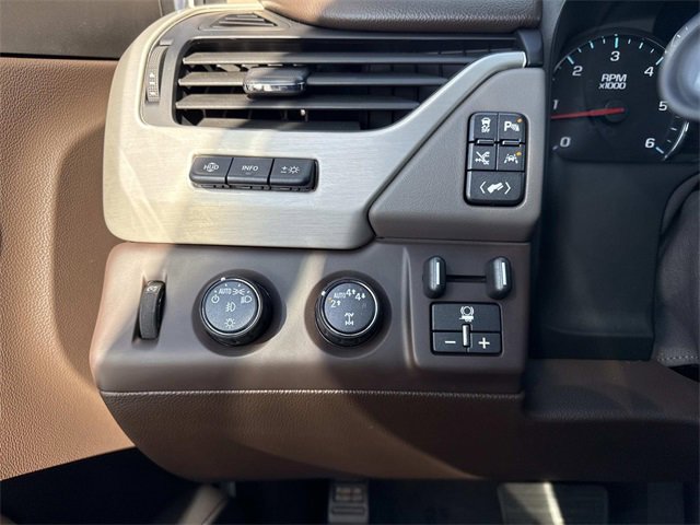 Used 2020 GMC Yukon Denali w/ Denali Premium Package image 30