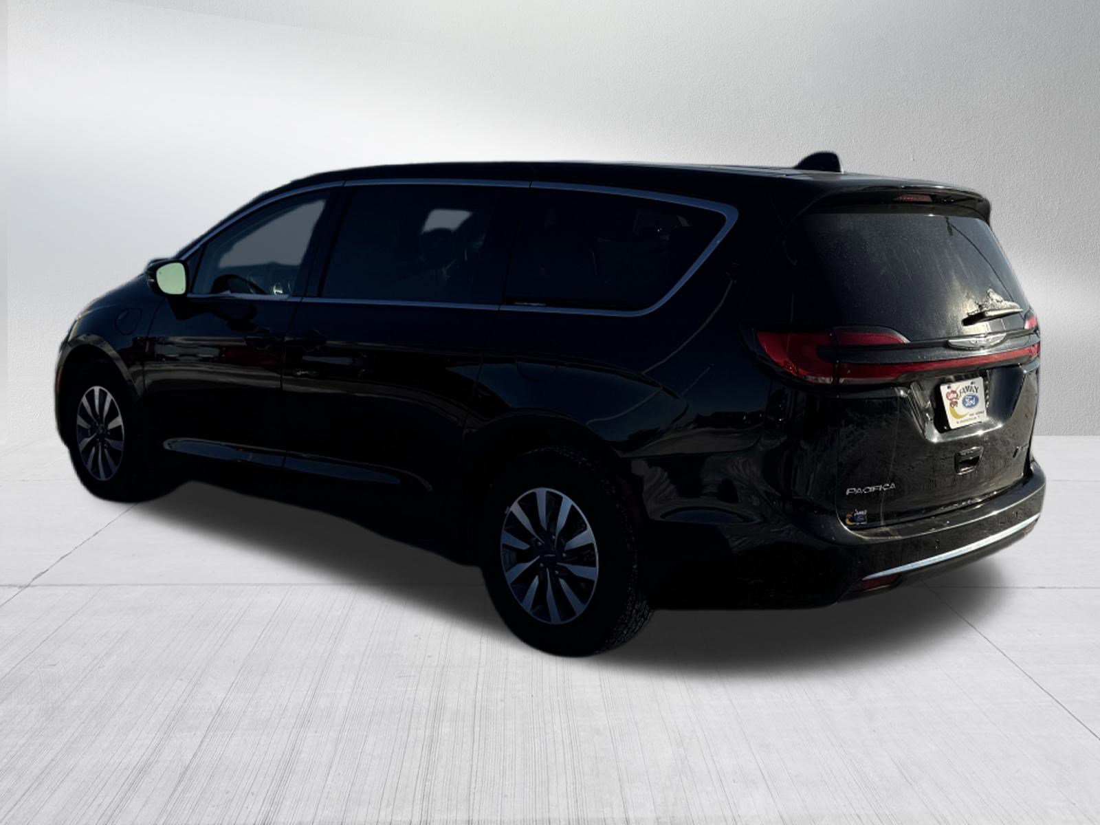 Used 2024 Chrysler Pacifica Select image 5