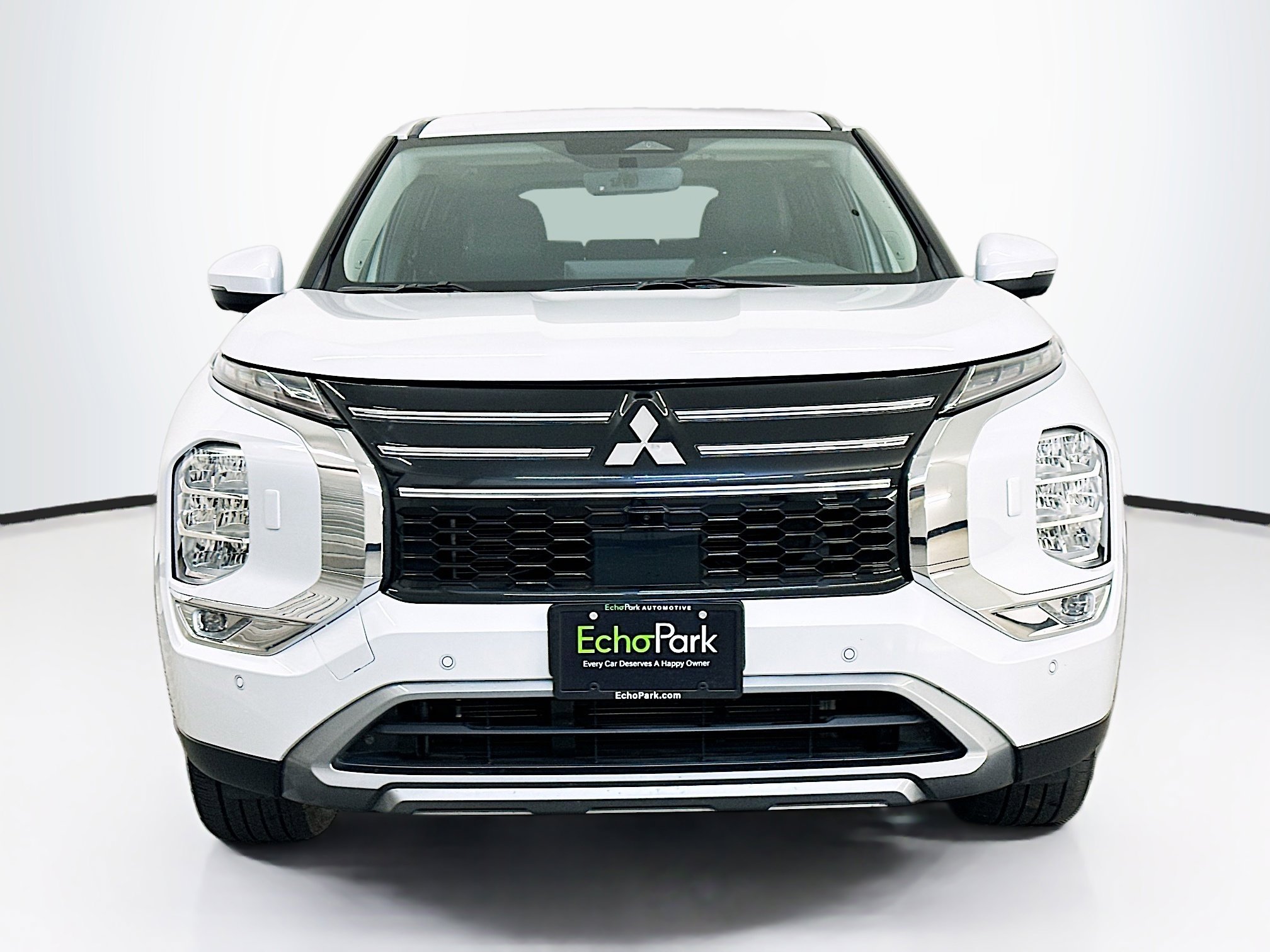 Used 2025 Mitsubishi Outlander SE image 2