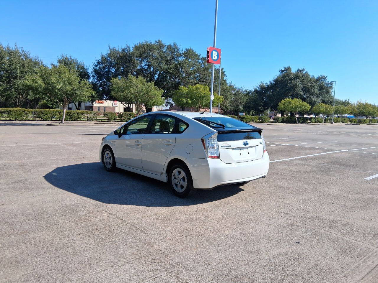Used 2011 Toyota Prius Three w/ Navigation Pkg image 8