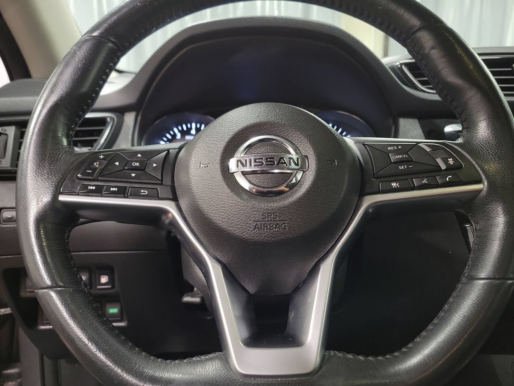 Used 2018 Nissan Rogue SV w/ Premium Package AWD/4WD image 19