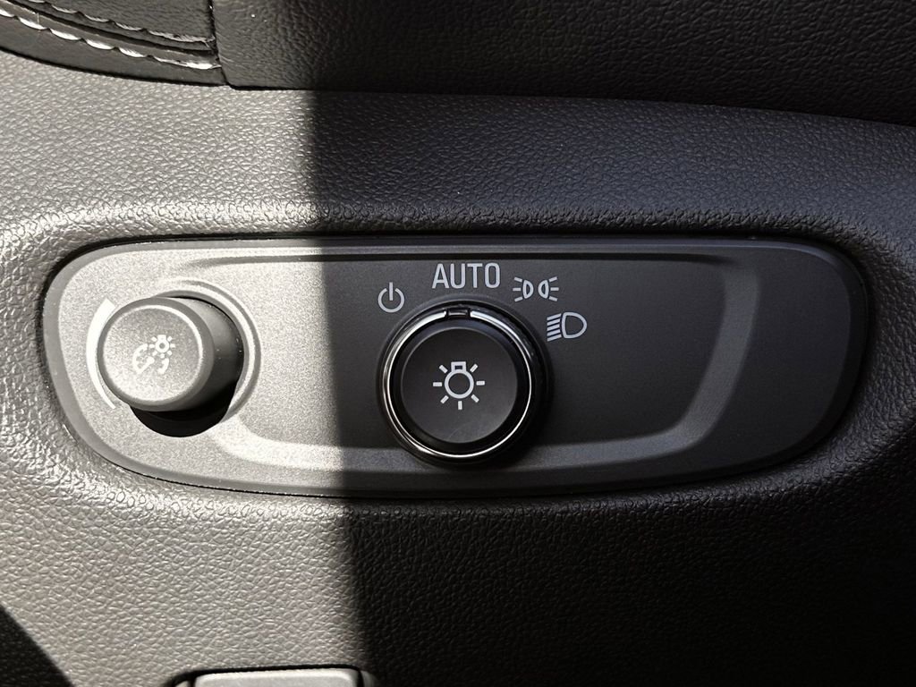Used 2025 Chevrolet Blazer LT image 23