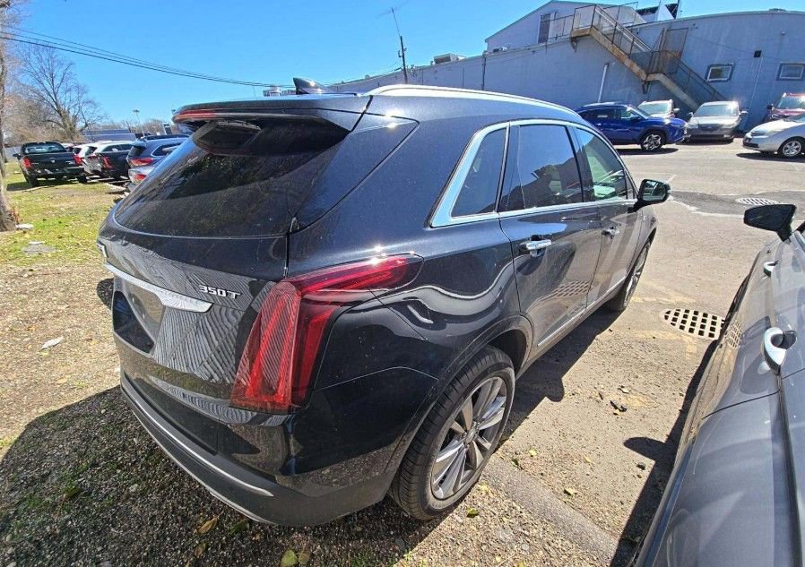 Used 2023 Cadillac XT5 Premium Luxury w/ Technology Package image 3