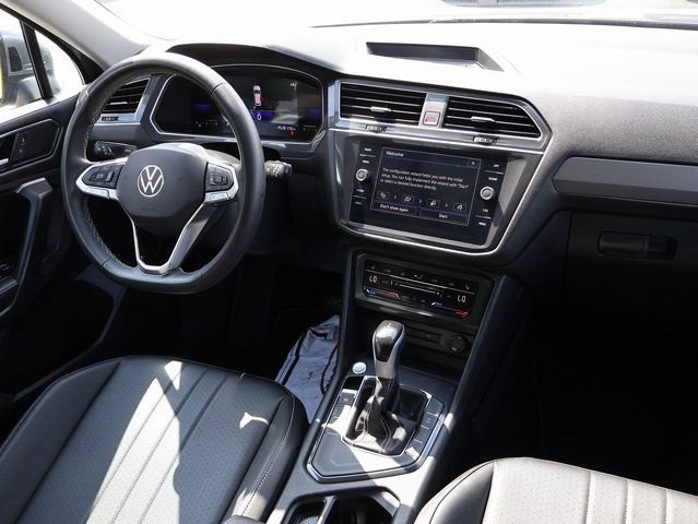Used 2023 Volkswagen Tiguan SE image 17