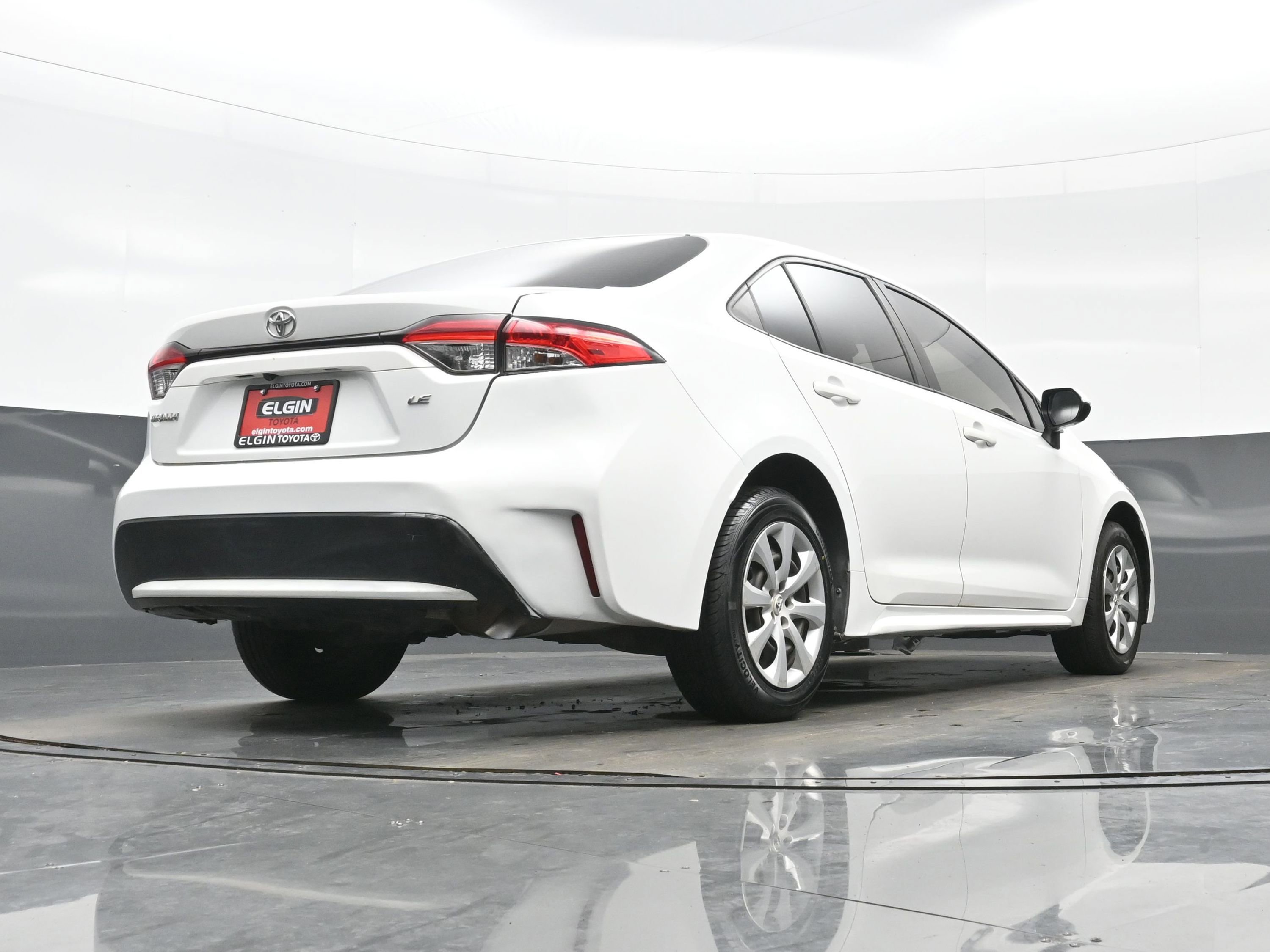 Used 2022 Toyota Corolla LE FWD image 29