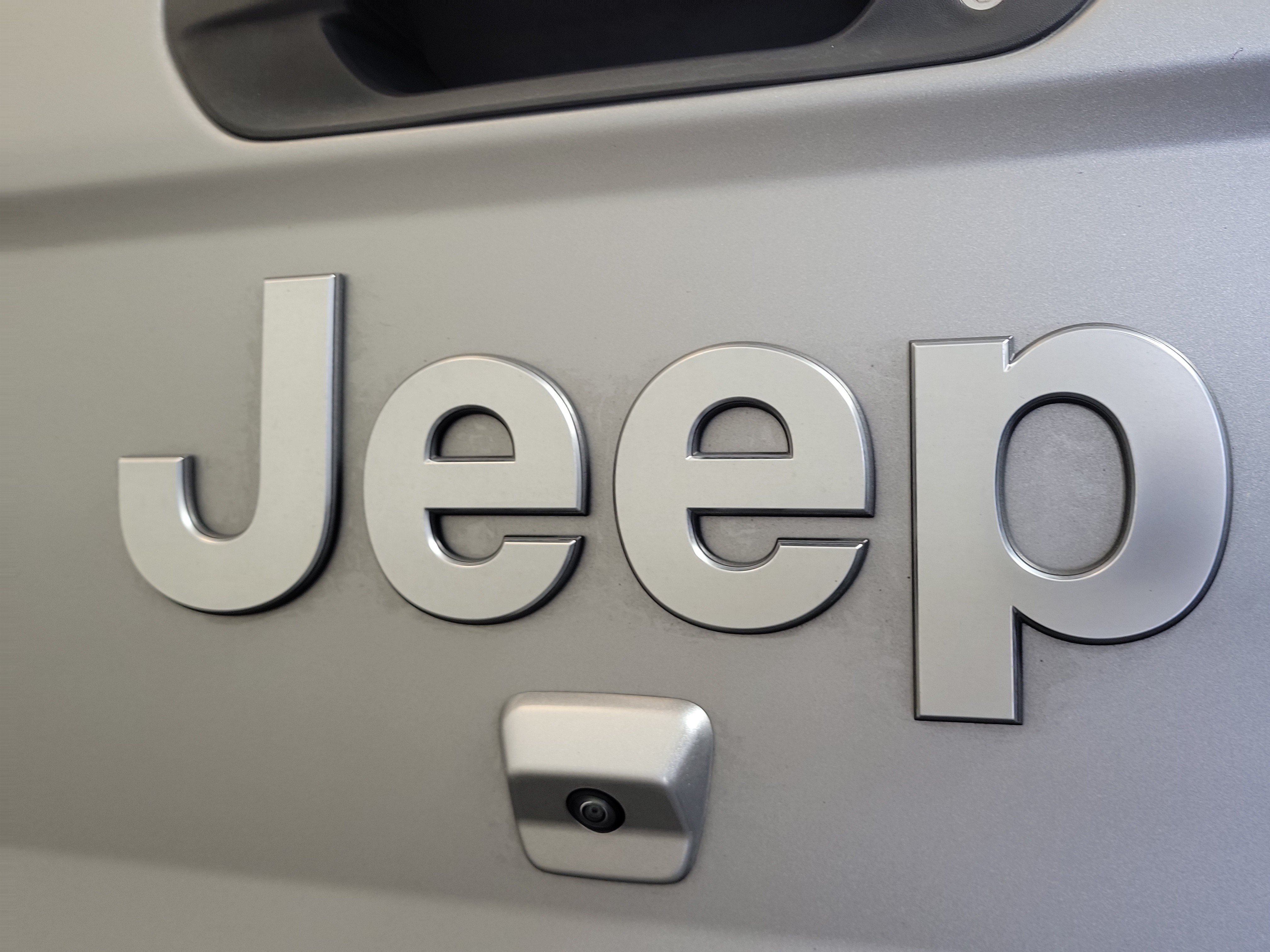 Used 2020 Jeep Gladiator Overland AWD/4WD image 7