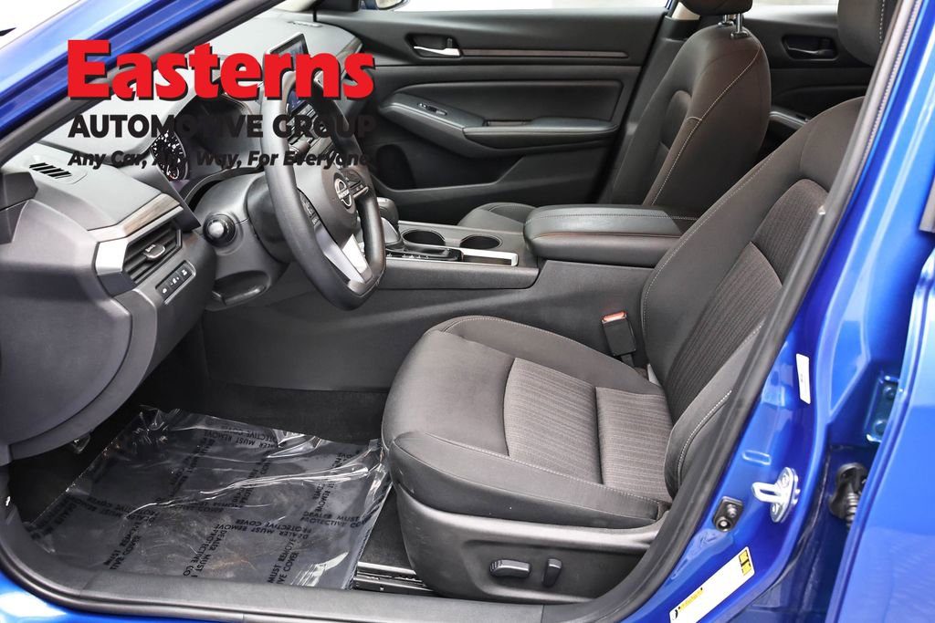 Used 2025 Nissan Altima 2.5 SV FWD image 14