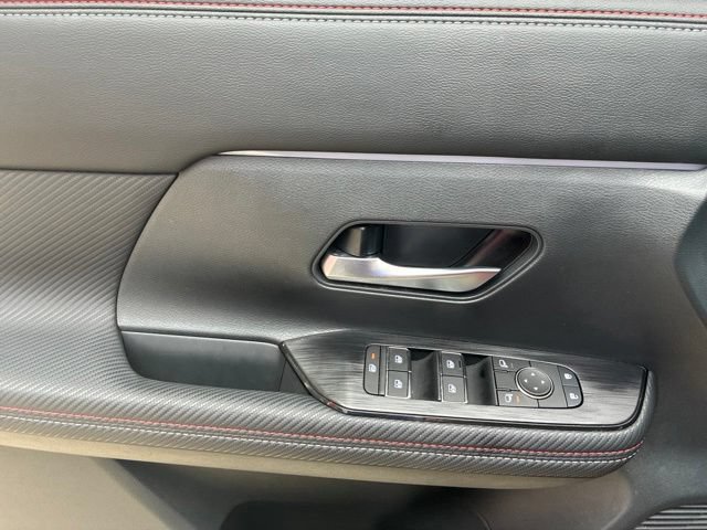 Used 2025 Nissan Kicks SR FWD image 19