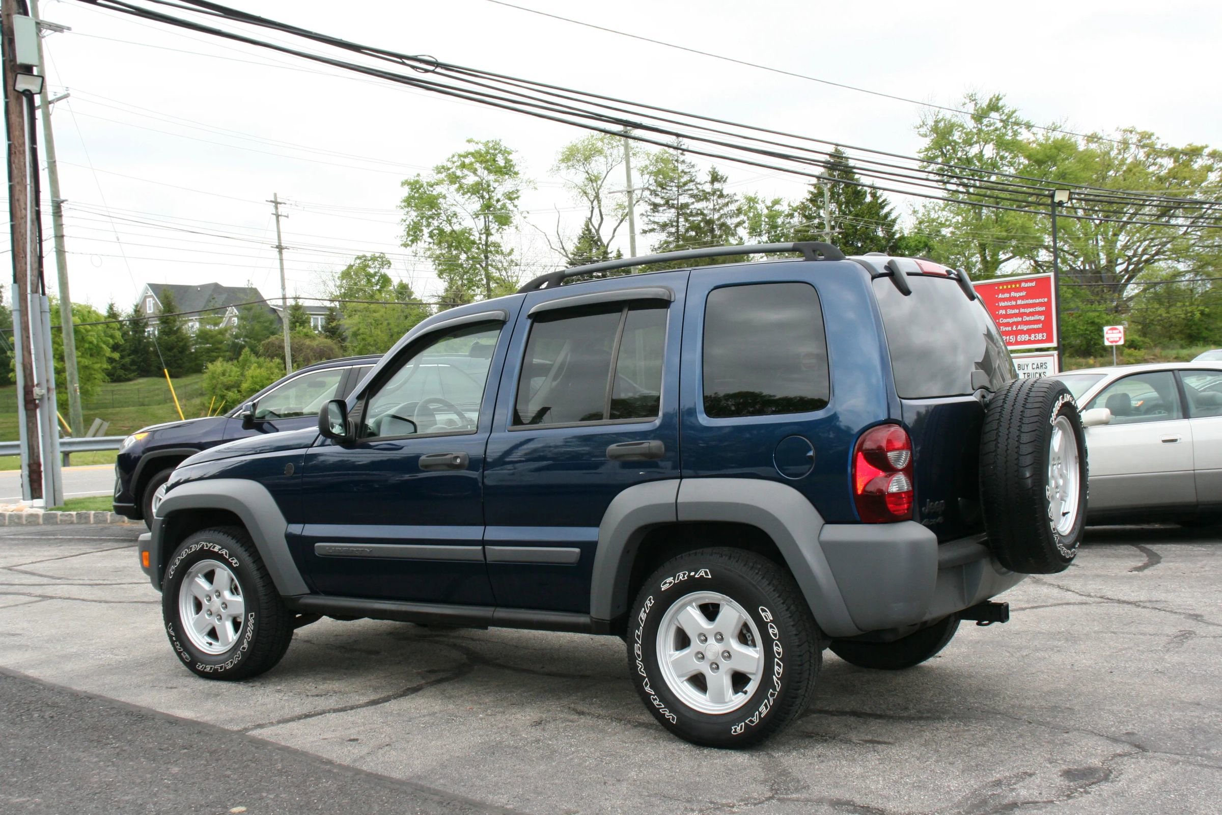 Used 2005 Jeep Liberty Sport AWD/4WD image 8