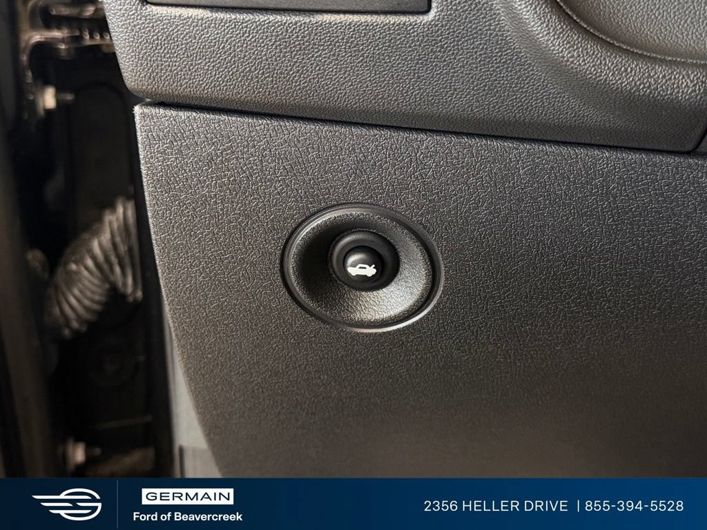 Used 2009 Dodge Challenger SRT8 RWD image 28