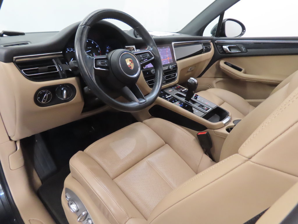 Certified 2023 Porsche Macan AWD/4WD image 4