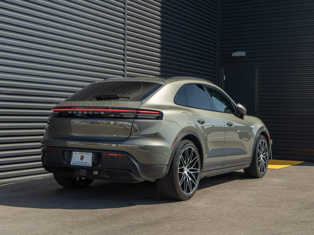 Used 2024 Porsche Macan 4 Electric image 9