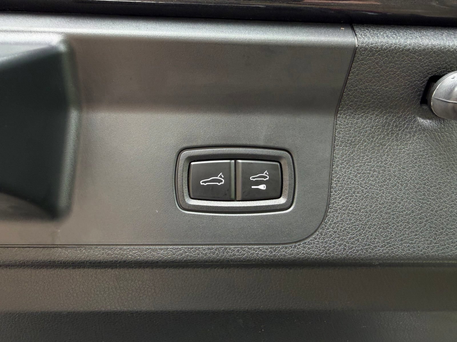 Used 2017 Porsche Panamera image 18