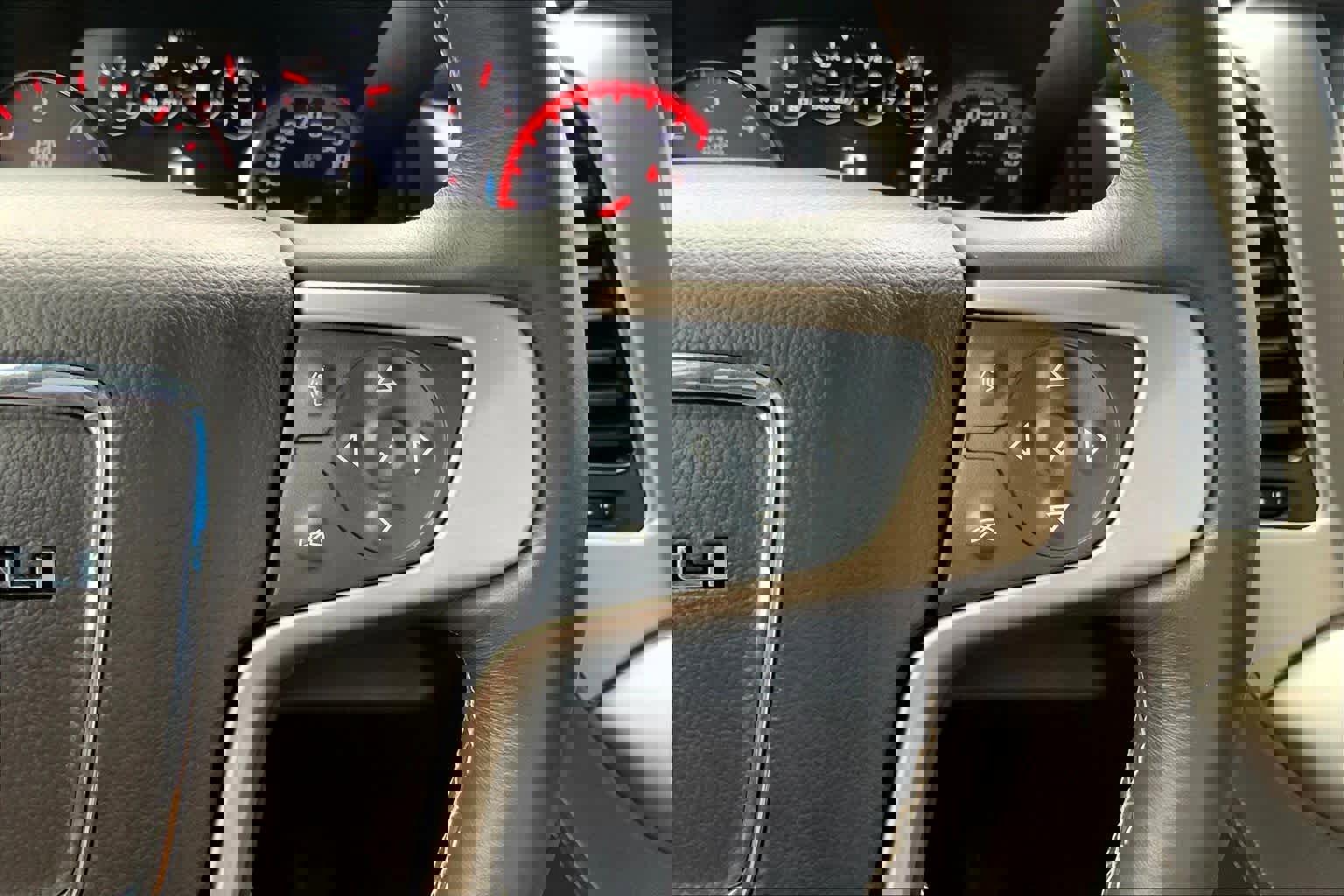 Used 2016 GMC Yukon XL Denali w/ Open Road Package image 25